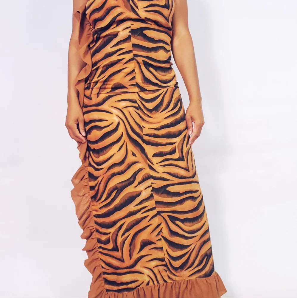 🚫SOLD🚫Tiger Print Maxi Dress - Picture 3 of 12